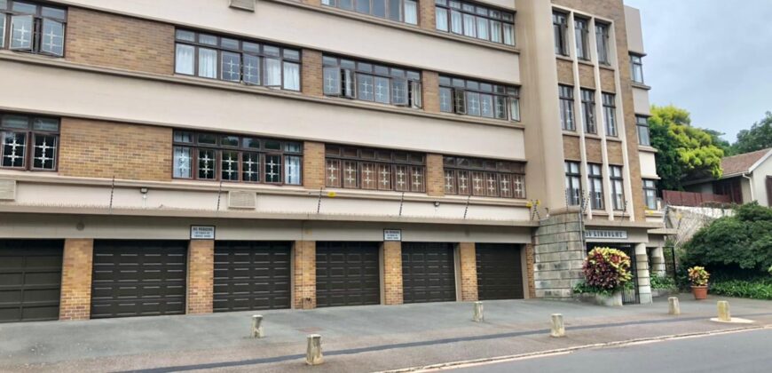 JB MARKS RD – BULWER- LINHOLME- WELL PRESENTED 2 BEDROOM/2 BATH APARTMENT WITH A LOCK UP GARAGE