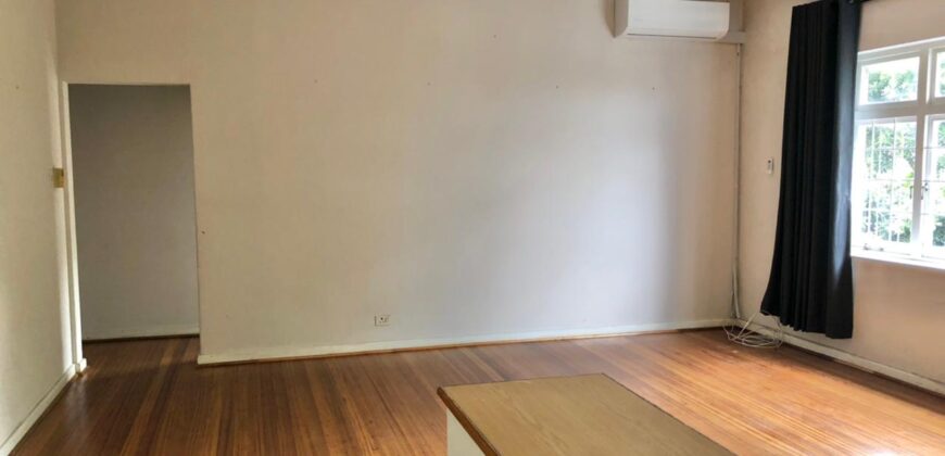 JB MARKS RD – BULWER- LINHOLME- WELL PRESENTED 2 BEDROOM/2 BATH APARTMENT WITH A LOCK UP GARAGE