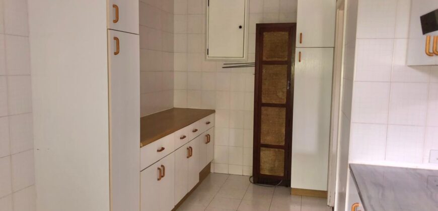 JB MARKS RD – BULWER- LINHOLME- WELL PRESENTED 2 BEDROOM/2 BATH APARTMENT WITH A LOCK UP GARAGE