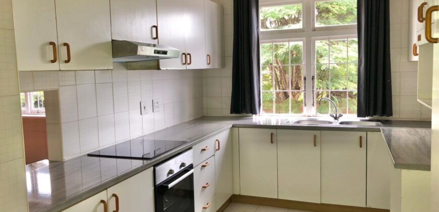 JB MARKS RD – BULWER- LINHOLME- WELL PRESENTED 2 BEDROOM/2 BATH APARTMENT WITH A LOCK UP GARAGE