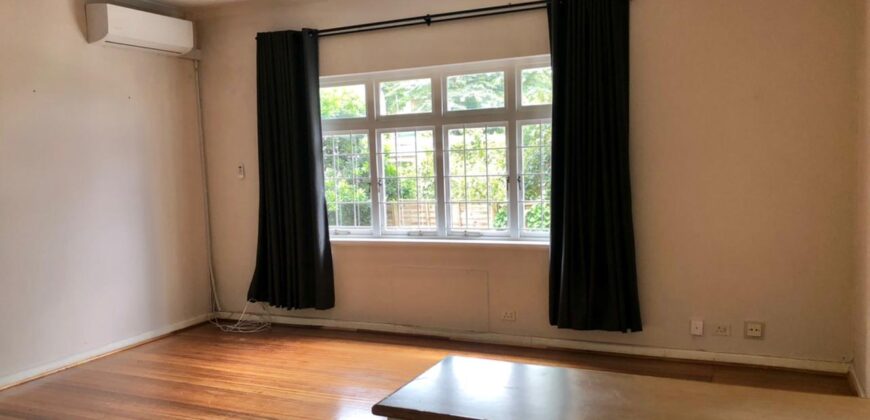 JB MARKS RD – BULWER- LINHOLME- WELL PRESENTED 2 BEDROOM/2 BATH APARTMENT WITH A LOCK UP GARAGE