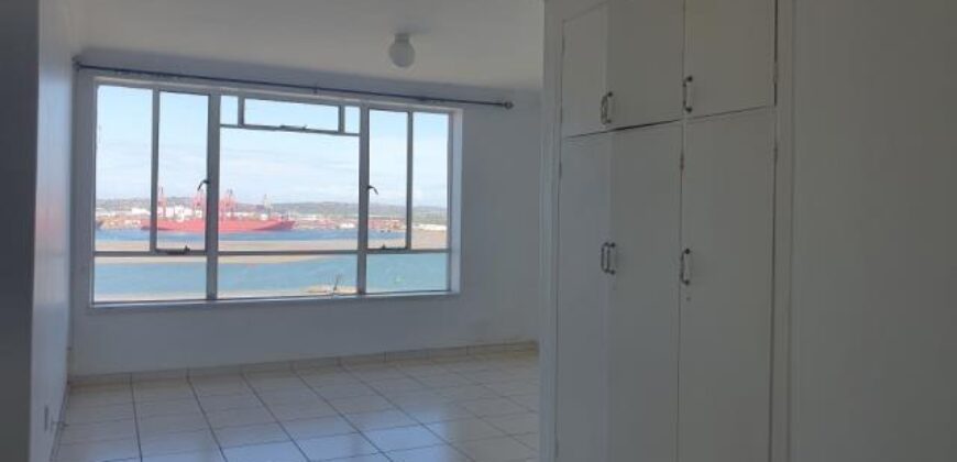 186 MARGARET MNCADI AVE-ESPLANADE- ARNLEIGH COURT-LARGE BACHELOR APARTMENT WITH 1 SECURE PARKING