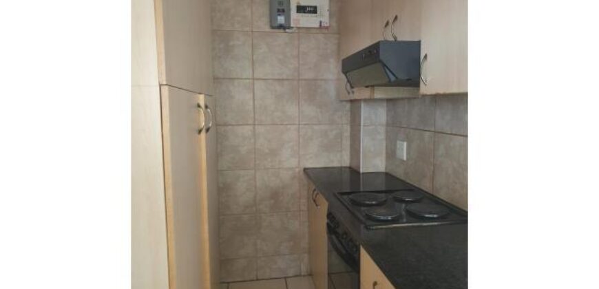 186 MARGARET MNCADI AVE-ESPLANADE- ARNLEIGH COURT-LARGE BACHELOR APARTMENT WITH 1 SECURE PARKING