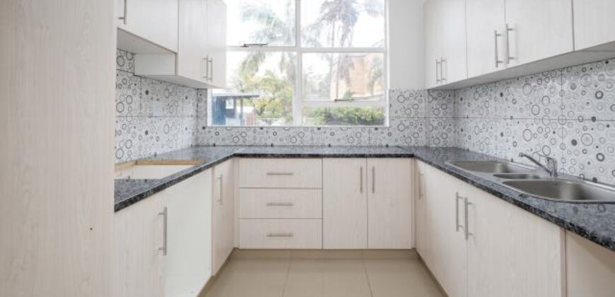 MUSGRAVE- SAN LEANDRO- 88 CURRIE RD -WELL PRESENTED 2 BEDROOM 2 BATH APARTMENT WITH 1 LOCK UP GARAGE