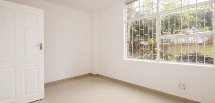 MUSGRAVE- SAN LEANDRO- 88 CURRIE RD -WELL PRESENTED 2 BEDROOM 2 BATH APARTMENT WITH 1 LOCK UP GARAGE