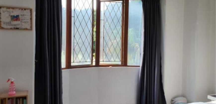 ESSENWOOD- CLYSEN COURT- SPACIOUS 2 BEDROOM 1 BATH APARTMENT WITH 1 AUTOMATED GARAGE