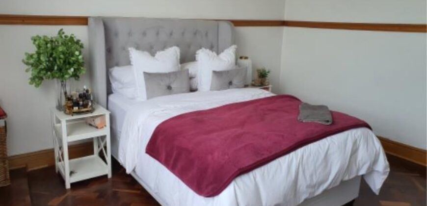 ESSENWOOD- CLYSEN COURT- SPACIOUS 2 BEDROOM 1 BATH APARTMENT WITH 1 AUTOMATED GARAGE