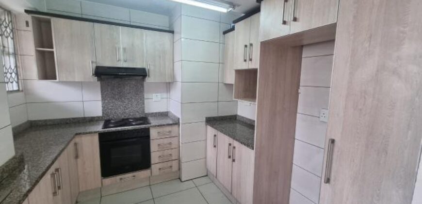 87 MARGARET MNCADI AVE- ESPLANADE- KINGSFORD- WELL PRESENTED 2.5 BEDROOM 2 BATH WITH 1 COVERED PARKING