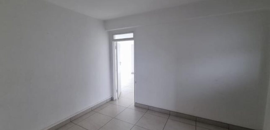 87 MARGARET MNCADI AVE- ESPLANADE- KINGSFORD- WELL PRESENTED 2.5 BEDROOM 2 BATH WITH 1 COVERED PARKING