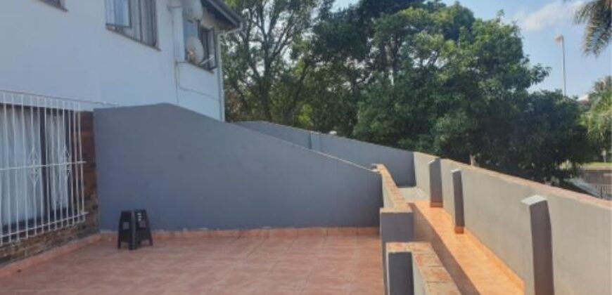 465 BEREA RD- STANMORE GARDENS- 4 BEDROOM DUPLEX STYLE APARTMENT WITH A LOCK UP GARAGE FOR SALE -124 SQM