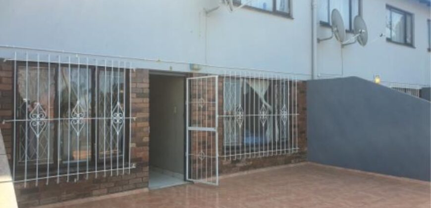 465 BEREA RD- STANMORE GARDENS- 4 BEDROOM DUPLEX STYLE APARTMENT WITH A LOCK UP GARAGE FOR SALE -124 SQM