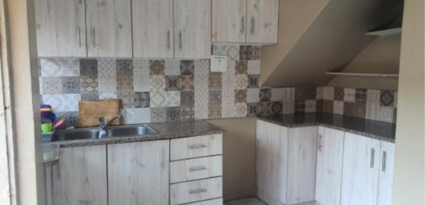 465 BEREA RD- STANMORE GARDENS- 4 BEDROOM DUPLEX STYLE APARTMENT WITH A LOCK UP GARAGE FOR SALE -124 SQM