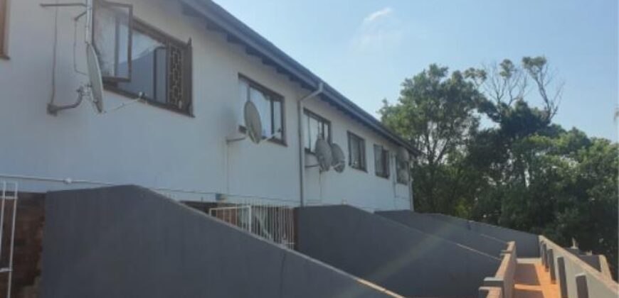 465 BEREA RD- STANMORE GARDENS- 4 BEDROOM DUPLEX STYLE APARTMENT WITH A LOCK UP GARAGE FOR SALE -124 SQM