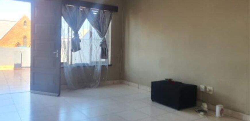 465 BEREA RD- STANMORE GARDENS- 4 BEDROOM DUPLEX STYLE APARTMENT WITH A LOCK UP GARAGE FOR SALE -124 SQM