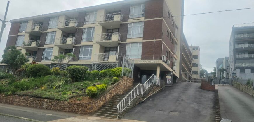 CRESTEDGE- SILVER OAK AVE- WELL PRESENTED 2 BEDROOM/1 BATH APARTMENT WITH 1 OPEN BAY PARKING FOR SALE