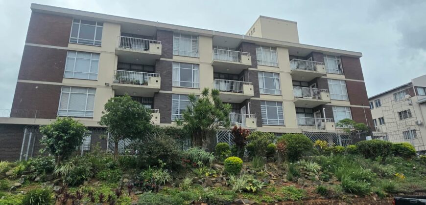 CRESTEDGE- SILVER OAK AVE- WELL PRESENTED 2 BEDROOM/1 BATH APARTMENT WITH 1 OPEN BAY PARKING FOR SALE