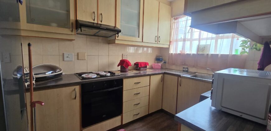 CRESTEDGE- SILVER OAK AVE- WELL PRESENTED 2 BEDROOM/1 BATH APARTMENT WITH 1 OPEN BAY PARKING FOR SALE