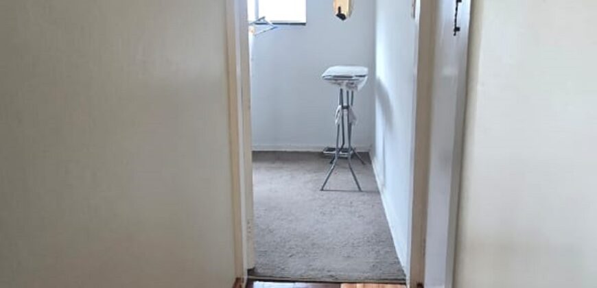 CRESTEDGE- SILVER OAK AVE- WELL PRESENTED 2 BEDROOM/1 BATH APARTMENT WITH 1 OPEN BAY PARKING FOR SALE