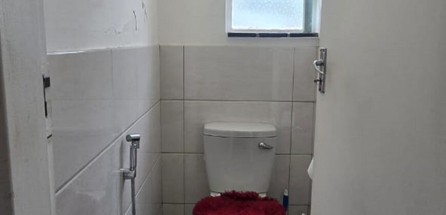 CRESTEDGE- SILVER OAK AVE- WELL PRESENTED 2 BEDROOM/1 BATH APARTMENT WITH 1 OPEN BAY PARKING FOR SALE