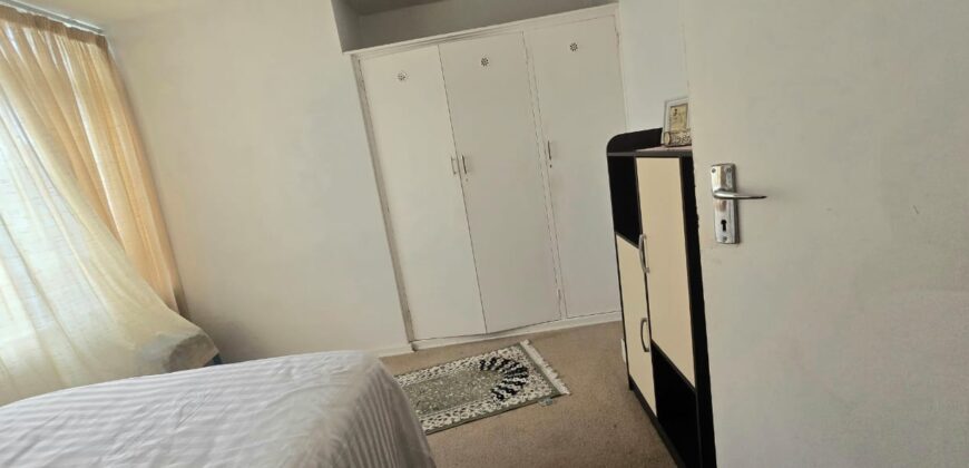 CRESTEDGE- SILVER OAK AVE- WELL PRESENTED 2 BEDROOM/1 BATH APARTMENT WITH 1 OPEN BAY PARKING FOR SALE
