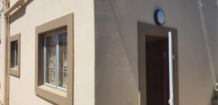 NEWLANDS WEST- NEW CENTRE DRIVE- WELL PRESENTED 1 BEDROOM 1 BATH APARTMENT TO RENT ( NO PARKING)