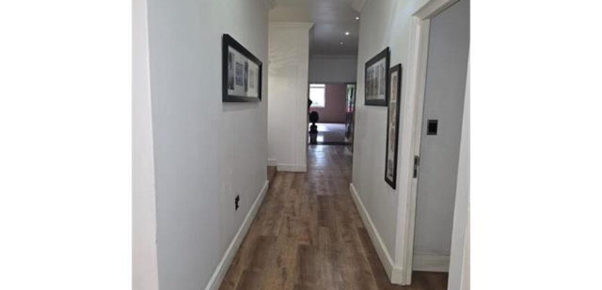 MUSGRAVE- 355 MUSGRAVE RD – WELL PRESENTED 4 BEDROOM, 4 BATH APARTMENT WITH AN AUTOMATED DOUBLE GARAGE + 2 UNDER COVER PARKING TO RENT