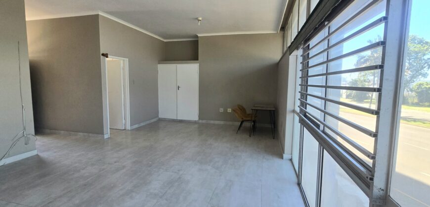 DURBAN CENTRAL- OGWINI – JOSEPH NDULI RD- WELL PRESENTED BACHELOR APARTMENT WITH 1 SECURE OPEN PARKING FOR SALE