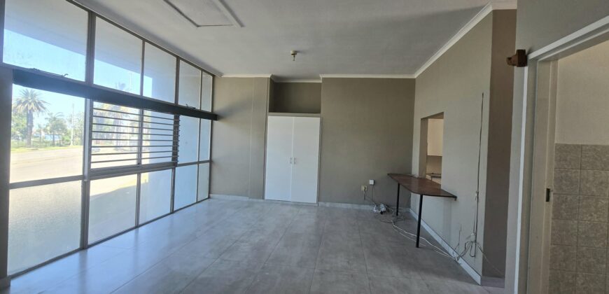 DURBAN CENTRAL- OGWINI – JOSEPH NDULI RD- WELL PRESENTED BACHELOR APARTMENT WITH 1 SECURE OPEN PARKING FOR SALE