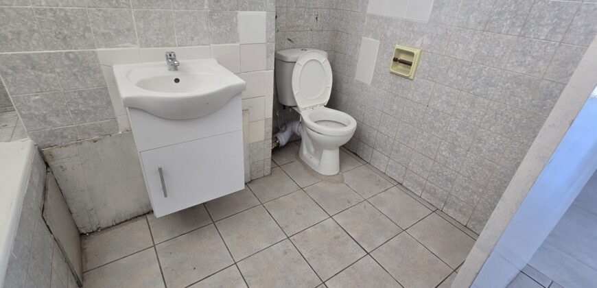 DURBAN CENTRAL- OGWINI – JOSEPH NDULI RD- WELL PRESENTED BACHELOR APARTMENT WITH 1 SECURE OPEN PARKING FOR SALE