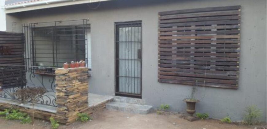 ESSENWOOD- JUNIPER RD- INVESTORS DREAM- 7 BEDROOM/ 7 BATHROOM- 1 lOCK UP GARAGE WITH TANDEM PARKING 5 CARS.