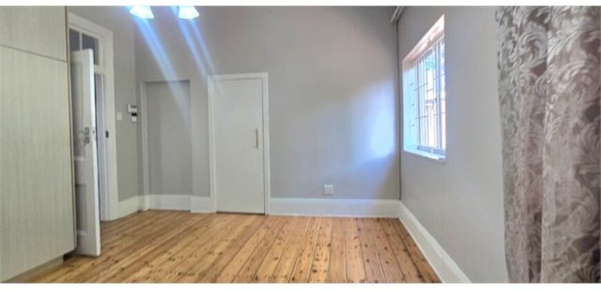 ESSENWOOD RD- WELL PRESENTED 2 BEDROOM/ 2 BATH HOME WITH 1 AUTOMATED LOCK UP GARAGE- TO RENT