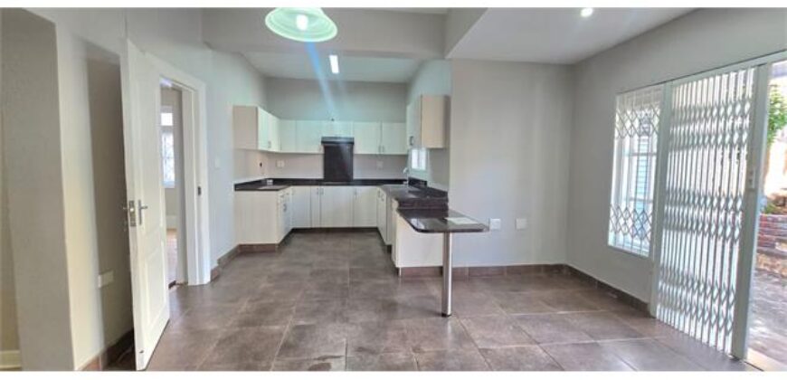 ESSENWOOD RD- WELL PRESENTED 2 BEDROOM/ 2 BATH HOME WITH 1 AUTOMATED LOCK UP GARAGE- TO RENT