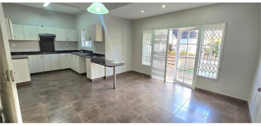 ESSENWOOD RD- WELL PRESENTED 2 BEDROOM/ 2 BATH HOME WITH 1 AUTOMATED LOCK UP GARAGE- TO RENT