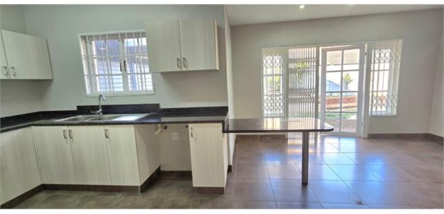 ESSENWOOD RD- WELL PRESENTED 2 BEDROOM/ 2 BATH HOME WITH 1 AUTOMATED LOCK UP GARAGE- TO RENT