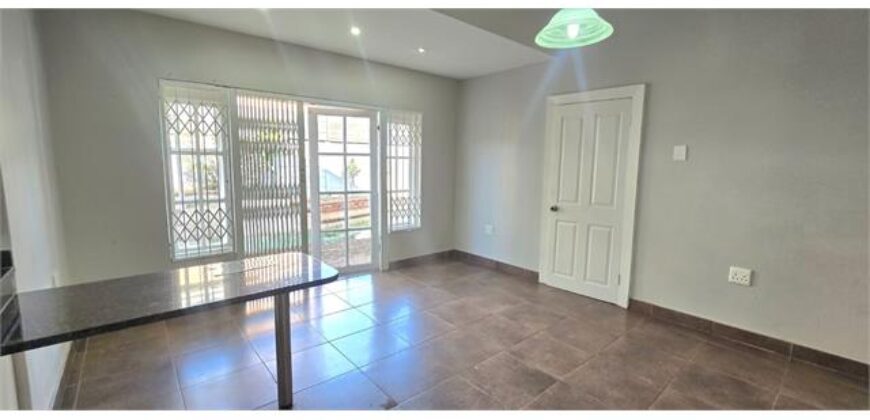 ESSENWOOD RD- WELL PRESENTED 2 BEDROOM/ 2 BATH HOME WITH 1 AUTOMATED LOCK UP GARAGE- TO RENT