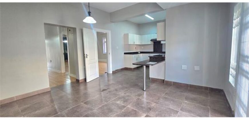 ESSENWOOD RD- WELL PRESENTED 2 BEDROOM/ 2 BATH HOME WITH 1 AUTOMATED LOCK UP GARAGE- TO RENT