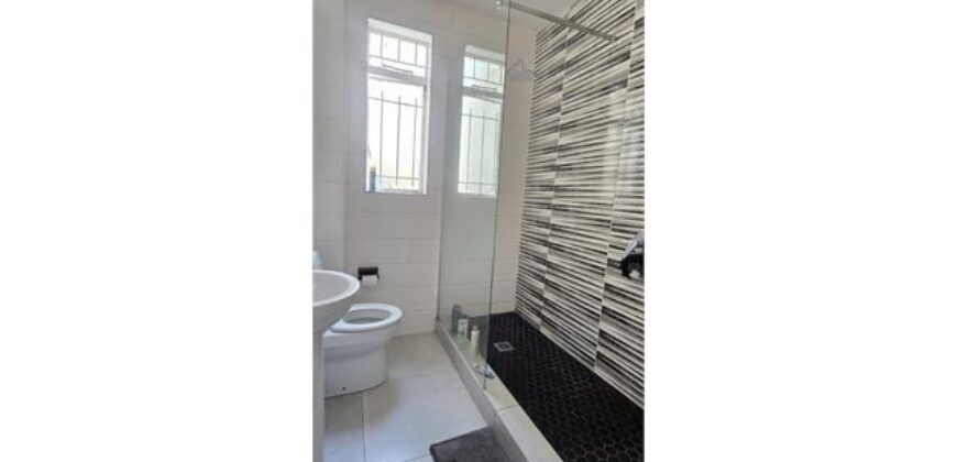 GREYVILLE- AVONDALE RD- ST FORTH- WELL PRESENTED 1 BEDROOM 1 BATH APARTMENT WITH SECURE PARKING TO RENT