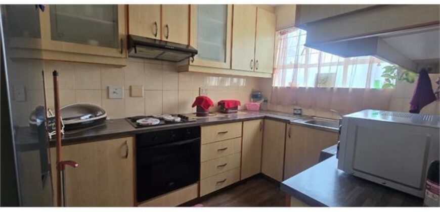 CRESTEDGE- OVERPORT=SILVEROAKS RD- WELL PRESENTED 2 BEDROOM 1 BATH APARTMENT WITH 1 SECURE PARKING TO RENT