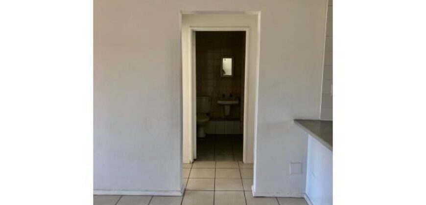NORTH BEACH – 41 SOL HARRIS CRESCENT- SUMMERSANDS- WELL PRESENTED 2 BEDROOM 1 BATH APARTMENT WITH 1 PARKING TO RENT